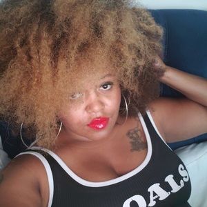 Meet your Posher, Adia